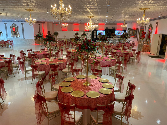 Sheer Red Overlays, Gold Charger Plates and Red Chair Bows